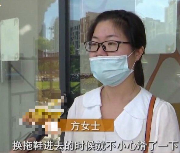 365游戏娱乐平台女子撞到瑜伽馆玻璃门门牙撞断要求赔偿：没有明显安全标示(图4)